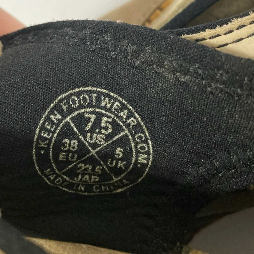 Keen anti odor anatomic footbed sandals tan black 7.5